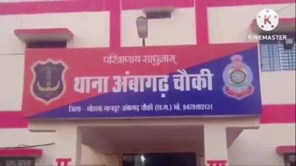 अम्बागढ़ चौकी थाना क्षेत्र में अंबेडकर चौक पर पुरानी उधारी को लेकर एक युवक ने की मारपीट, बीच सड़क पर थप्पड़ों की बौछार
