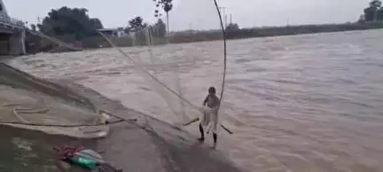 কেশপুর: কয়েক দিনের প্রবল বর্ষণ ও প্লাবিত পরিস্থিতিতে জেলায় কেশপুর সহ বেশ কয়েকটি এলাকায় তিন হাজারের বেশি বাড়ি ক্ষতিগ্রস্ত