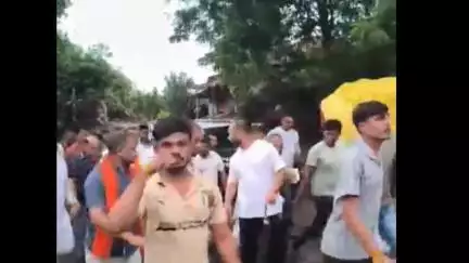 चांद: चांद क्षेत्र के भाजपा कार्यकर्ता पांढुर्ना में सांसद विवेक बंटी साहू की पदयात्रा में शामिल हुए