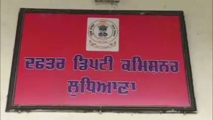 ਲੁਧਿਆਣਾ ਪੂਰਬੀ: ਲੁਧਿਆਣਾ ਤਲਵੰਡੀ ਪਿੰਡ ਡੇਰਾ ਮੁਖੀ ਸ਼ੰਕਰਾਨੰਦ ਦੇ ਖਿਲਾਫ ਡੇਰੇ ਵਿੱਚ ਰਹਿਣ ਵਾਲੀ ਪੀੜਤਾਂ ਨੇ ਲੁਧਿਆਣਾ ਡੀਸੀ ਨੂੰ ਦਿੱਤੀ ਸ਼ਿਕਾਇਤ ,