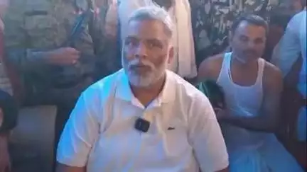 तेतरिया: जाप सुप्रीमो एवं सांसद पप्पू यादव ने रानी पट्टी गांव के पीड़ित परिवार से मिलकर हत्यारे की गिरफ्तारी की की मांग