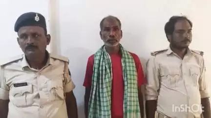 शंकरपुर: परसा गांव में पुलिस ने मारपीट के फरार अभियुक्त शैलेंद्र ठाकुर को गिरफ्तार कर न्यायालय में पेश किया