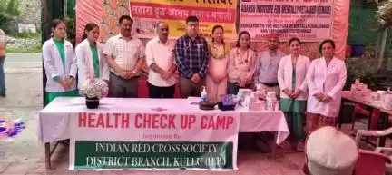 कुल्लू: जिला रेड क्रॉस सोसाइटी ने कलाथ वृद्धाश्रम में वरिष्ठ नागरिकों का स्वास्थ्य किया जांचा
