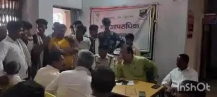 महुआ: मोहर्रम को लेकर महुआ थाना परिसर में सोमवार को शांति समिति की बैठक आयोजित की गई