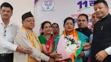 कांडा: चंतोला की निर्वतमान ग्राम प्रधान के साथ कांडा कमस्यार के दर्जनों कांग्रेस कार्यकर्ताओं ने थामा भाजपा का दामन