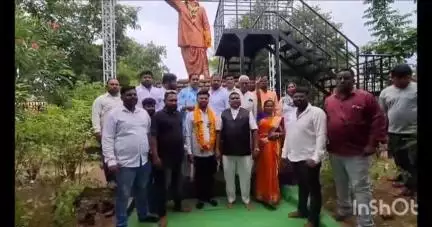 लातूर: डॉ. अण्णाभाऊ साठे सार्वजनिक जयंती उत्सव समितीच्या अध्यक्षपदी सचिंद्र कांबळे यांची अण्णाभाऊ साठे चौकात निवड