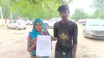 महोबा: कुलकुआं गांव में विधवा की जमीन पर जबरन रास्ता बनाने का किया जा रहा है प्रयास, पुलिस अधीक्षक से सुरक्षा की लगाई गुहार
