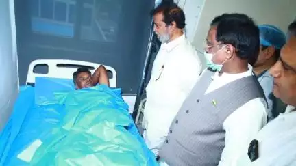 ఆందోల్: పాశమైలారంలో రియాక్టర్ పేలి గాయపడిన వారికి ట్రీట్మెంట్ విషయంలో కాంప్రమైజ్ కావద్దని ఆదేశించిన ఆరోగ్యశాఖ మంత్రి రాజనర్సింహ
