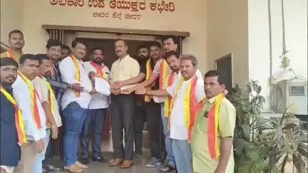 ಬೀದರ್: ಜಿಲ್ಲೆಯಲ್ಲಿ ನಡೆಯುತ್ತಿರುವ ಅಕ್ರಮ ಮದ್ಯ ಮಾರಾಟ ತಡೆಗೆ ನಗರದಲ್ಲಿ ನಮ್ಮ‌ ಕರ್ನಾಟಕ ಸೇನೆ ಒತ್ತಾಯ