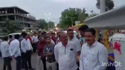 अकोट: अकोला नाका रेल्वे उड्डाण पुलावर अखेर पथदिव्यांचे लोकार्पण; आमदार भारसाकडे यांची उपस्थिती