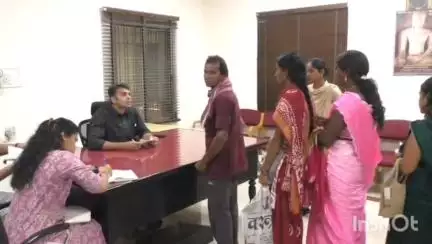 रायगढ़: कलेक्टर मयंक चतुर्वेदी ने जनदर्शन में सुनीं लोगों की समस्याएं