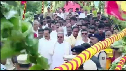 ಶ್ರೀರಂಗಪಟ್ಟಣ: ಜೀವನದಿ ಕಾವೇರಿಗೆ ಸಿಎಂ ಬಾಗಿನ ಅರ್ಪಣೆ, 94 ವರ್ಷಗಳ ನಂತರ ಮೊದಲ ಬಾರಿ ಜೂನ್‌ನಲ್ಲೇ ಕೆಆರ್‌ಎಸ್ ಭರ್ತಿ