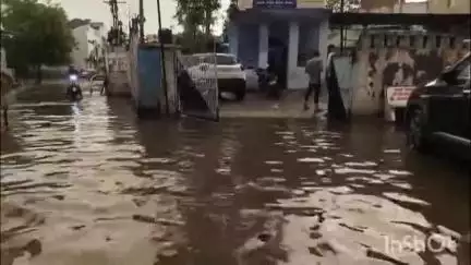 આણંદ શહેર: શહેરમાં ધોધમાર વરસાદ ખાબકતા લોટીયા ભાગોળ વિસ્તારમાં પાણી ભરાયા