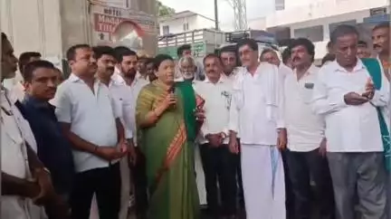 ಮದ್ದೂರು: ಗ್ರಾ ಪಂಗಳನ್ನು ನಗರಸಭೆಯಿಂದ ಕೈಬಿಡುವಂತೆ ಒತ್ತಾಯಿಸಿ ಸ್ಥಳೀಯ ಸಾರ್ವಜನಿಕರಿಂದ ಪಟ್ಟಣದಲ್ಲಿ ಪ್ರತಿಭಟನೆ