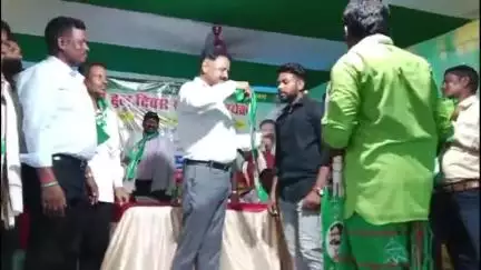 गिरिडीह: जसपुर में फूलों झानो प्रतिमा स्थल पर हूल दिवस के अवसर पर कार्यक्रम का आयोजन किया गया, मंत्री सुदिव्य कुमार रहे मौजूद