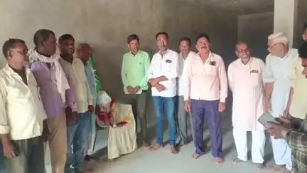 सगमा: झामुमो प्रखंड कार्यालय में हूल दिवस के अवसर पर शहीदों को याद किया गया, सिदो-कान्हू की प्रतिमा पर माल्यार्पण किया गया