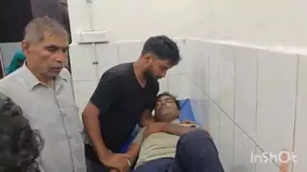 बिंदकी: महमूदपुर मोड़ के समीप 2 बाइकों की टक्कर में एक बाइक सवार युवक हुआ घायल, सामुदायिक स्वास्थ्य केंद्र में हुआ भर्ती