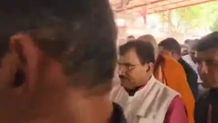 खंडवा नगर: सीएम डॉ. मोहन यादव पहुंचे खंडवा, दादा दरबार मंदिर में की पूजा-अर्चना