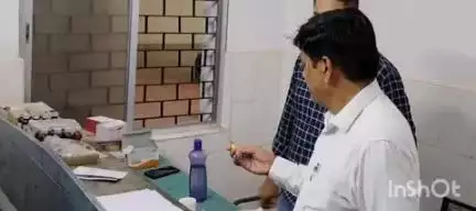 कांडी: प्रखंड मुख्यालय में एसडीएम ने बिना लाइसेंस चल रही पैथोलॉजी को कराया बंद