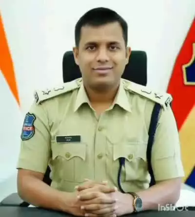మహదేవ్​పూర్: సరైన పత్రాలతో సీజ్ చేసిన వాహనాలను తీసుకెళ్లండి: జిల్లా ఎస్పీ కిరణ్ ఖరే