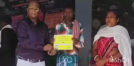 रानीश्वर: तरणी गांव में बीडीओ ने पीएम जनमन और धरती आबा जनजातीय ग्राम उत्कर्ष अभियान शिविर का निरीक्षण किया