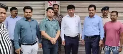 गढ़वा: एसडीएम के आदेश पर शहर के रंका मोड़ स्थित अवैध गैस गोदाम को किया गया सील