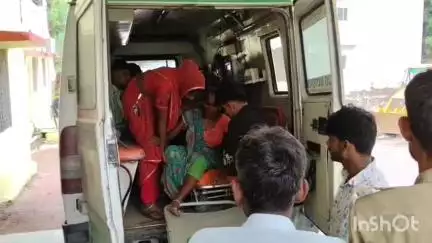 डूंगरपुर: कलालघाटा पर दो बाइकों की भिड़ंत में 4 लोग हुए घायल, एक महिला सहित 3 बाइक सवारों का उपचार जारी
