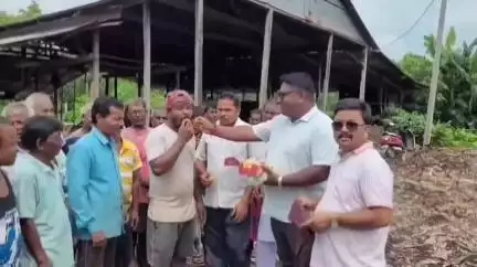 তুফানগঞ্জ ২: জমি জটে কারখানা স্থানান্তরের চেষ্টা, আন্দোলনে স্বস্তি; শালডাঙা প্লাইউড কারখানায় কাজে যোগদান শ্রমিকদের