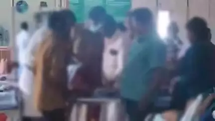 കൊട്ടാരക്കര: ലിഫ്റ്റ് പ്രവർത്തിക്കുന്നില്ല, താലൂക്കാശുപത്രിയിൽ രോഗികളെ കൊണ്ടുപോകുന്നത് സ്ട്രെച്ചറിൽ ചുമന്ന്, ദൃശ്യം പുറത്ത്