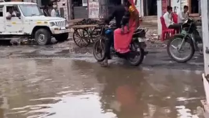 सांचोर: शहर में बारिश ने खोली व्यवस्थाओं की पोल, जलभराव से सड़कें डूबी