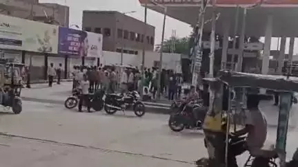 सूरतगढ़: राठी पेट्रोल पंप पर बेकाबू होकर पलटी पिकअप जीप में लगी आग, बड़ा हादसा टला