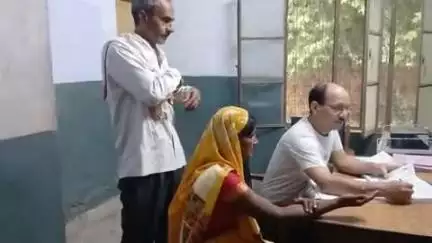 आंवला: हाजीपुर में सियार ने महिला को किया घायल, जानवरों को चारा डालते समय हुआ हमला