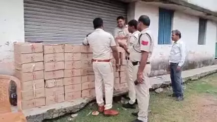 रहली: ग्राम बिछुआ में आबकारी विभाग ने अवैध शराब से भरी पिकअप वैन पकड़ी