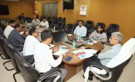 चीनोर: संभागीय आयुक्त खत्री ने जीडीए की विकास योजनाओं की समीक्षा की