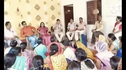 कोरबा: मुड़ापार, नवधा चौक क्षेत्र में नशेड़ियों पर पुलिस ने कसा शिकंजा, जन चौपाल में दी समझाइश