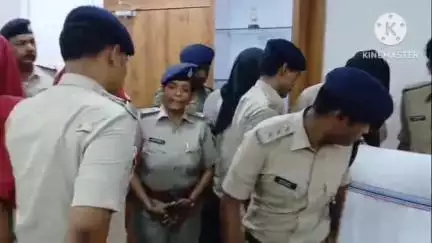 बक्सर: राजस्थान के युवक से शादी के नाम पर ठगी करने वाले गिरोह का भंडाफोड़, SP शुभम आर्य ने 2 महिलाओं सहित 3 को किया गिरफ्तार