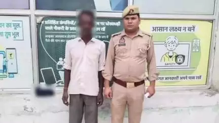 स्वार: मिलक खानम थाना पुलिस ने मिलक खानम से एक वारण्टी अभियुक्त को गिरफ्तार कर न्यायालय में पेश किया
