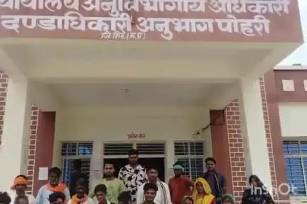 पोहरी: पोहरी कृषि विभाग कार्यालय में बीज के लिए किसानों की भीड़, अधिकारियों के आश्वासन से किसान परेशान