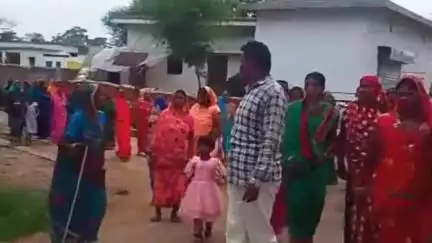 अकलतरा: परसाहीनाला गांव में महिला कमांडो द्वारा चलाया गया नशा मुक्ति अभियान, बड़ी संख्या में महिलाएं रहीं मौजूद