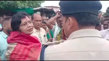 बालोद: जगन्नाथपुर में जर्जर सड़क, खाद-बीज की कमी और प्रशासनिक अनदेखी के खिलाफ सैकड़ों ग्रामीणों ने किया प्रदर्शन