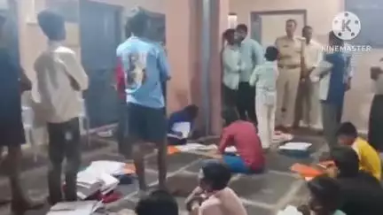 అమీన్ నగర్ లోని ఎస్సీ బాలుర హాస్టల్లో పరిశీలించిన కదిరి డిఎస్పి శివ నారాయణ స్వామి