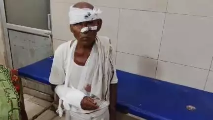 पडरौना: दशहवा के टोला धोकरहवा चकदहवा में खेत की फसल के विवाद में वृद्ध से मारपीट, घायल वृद्ध को जिला अस्पताल में भर्ती