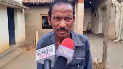 ଜମନକିରା: ଉଡ଼ସୁଙ୍ଗ କେନ୍ଦୁପତ୍ର ସେକ୍ସନ ରେ କାର୍ଯ୍ୟରତ ସର୍କଲ୍ ଚେକର ଙ୍କୁ ବିନା ନୋଟିସ ରେ କାର୍ଯ୍ୟ ରୁ ନିବୃତ କରା ଯାଇଥବା ସେ ଅଭିଯୋଗ କରିଛନ୍ତି