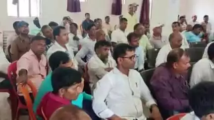 पताही: पताही प्रखंड सभागार में बीडीओ के नेतृत्व में मतदाता सूची पुनरीक्षण कार्य हेतु बीएलओ का एक दिवसीय प्रशिक्षण हुआ आयोजन