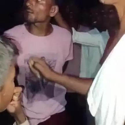 नरपतगंज: चकला में खस्सी चोरी के आरोप में ग्रामीणों ने एक युवक को पकड़कर खूंटे में बांधकर जमकर पिटाई की, पुलिस ने लिया हिरासत में