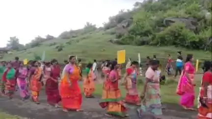 হুড়া: DRCSE উদ্যোগে মাগুড়িয়া এলাকায় বিভিন্ন সাংস্কৃতিক অনুষ্ঠানের মধ্য দিয়ে হুল দিবস পালন,উপস্থিত শিক্ষা কর্মাধ্যক্ষ