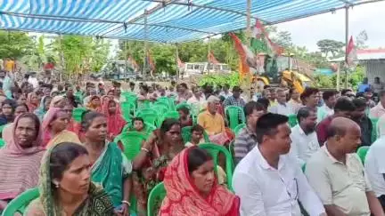 হেমতাবাদ: হেমতাবাদের ধোয়ারই এলাকায় রাস্তা নির্মাণ কাজের উদ্বোধন করলেন মন্ত্রী সত্যজিৎ বর্মণ
