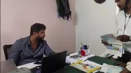 भंडारा: स्मार्ट मीटरला माटोरा वासियांचा विरोध, कारधा येथे महावितरणचे सहाय्यक अभियंता व आमदार भोंडेकर यांना निवेदन सादर