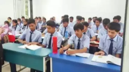 सक्ती के पीएम श्री स्वामी आत्मानंद स्कूल में नगर पालिका अध्यक्ष ने अपने व्यय पर विद्यालय को कॉमर्स शिक्षक उपलब्ध करवाया
