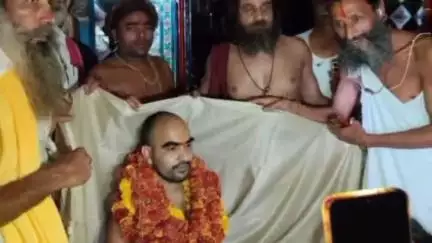 ईसागढ़: ईसागढ़ के प्राचीन गुरु मंदिर को मिला नया महंत, महेश दास त्यागी को सौंपा गया दायित्व